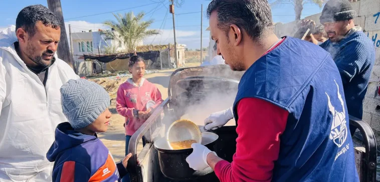 4th February 2024 - Islamic Relief teams distribute hot ready-to-eat meals to vulnerable families.